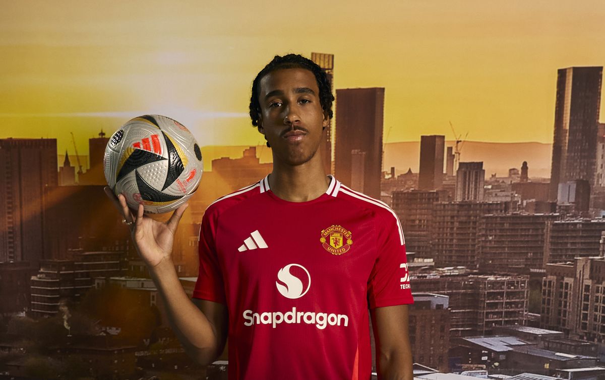 Manchester United signing, Leny Yoro