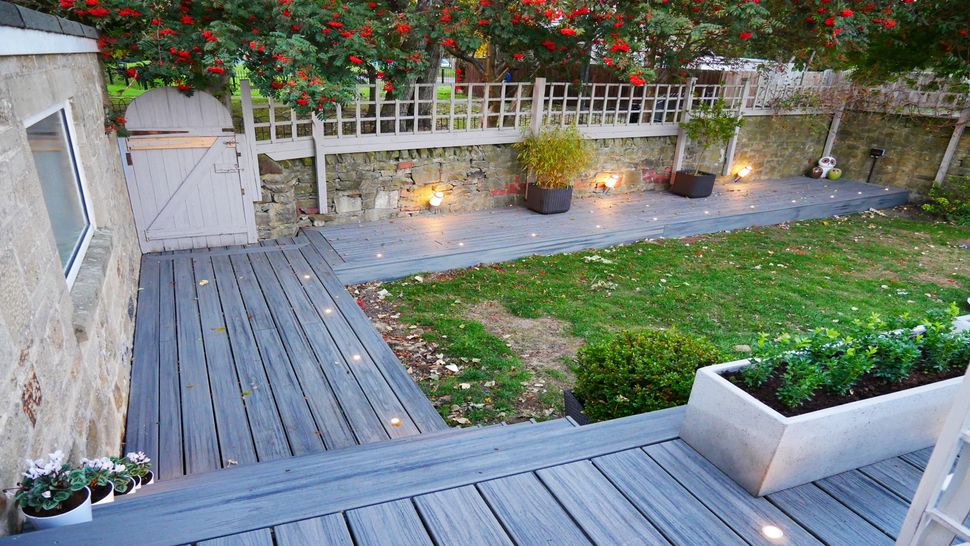 Composite Decking Ideas 14 Ways To Raise Your Outdoor Space Homebuilding 0843