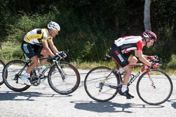 Levi Leipheimer (Radioshack) and race leader Sergio Henao (Gobernacion De Antioquia).