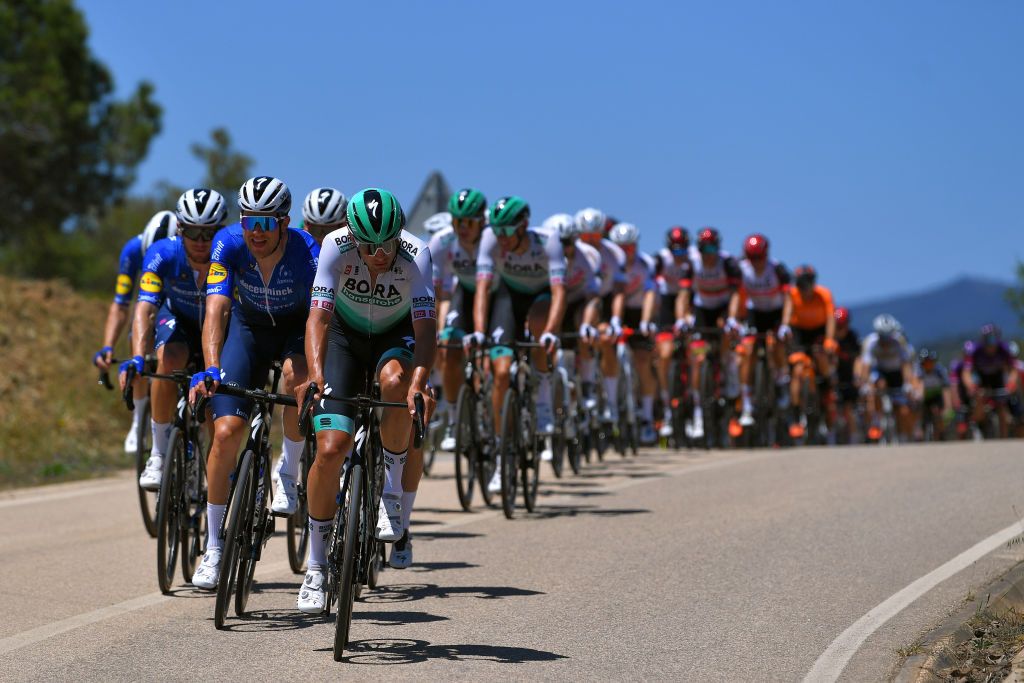 Deceuninck-QuickStep and Bora-Hansgrohe lead the chase