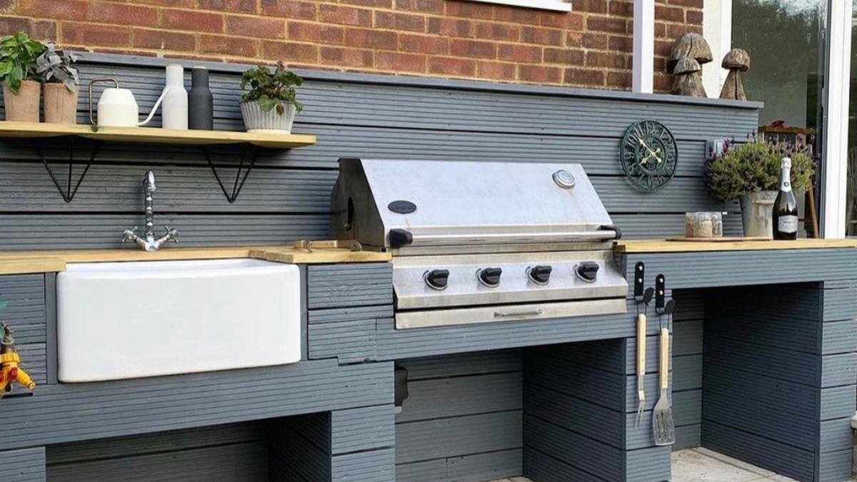 DIY fans make grey outdoor kitchen in their back garden and it looks ...