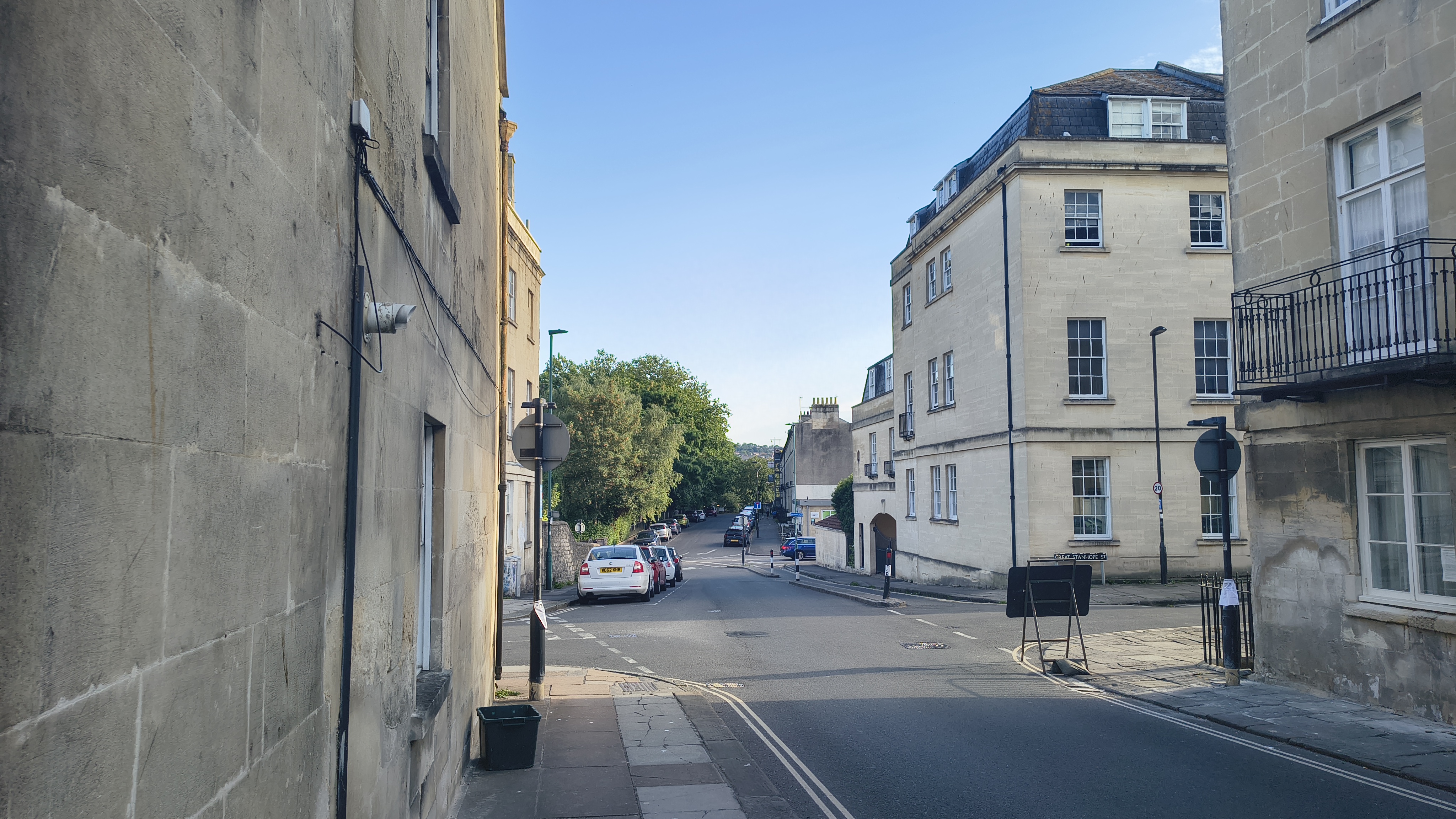 Photo of street taken on the Motorola Edge 60 Fusion