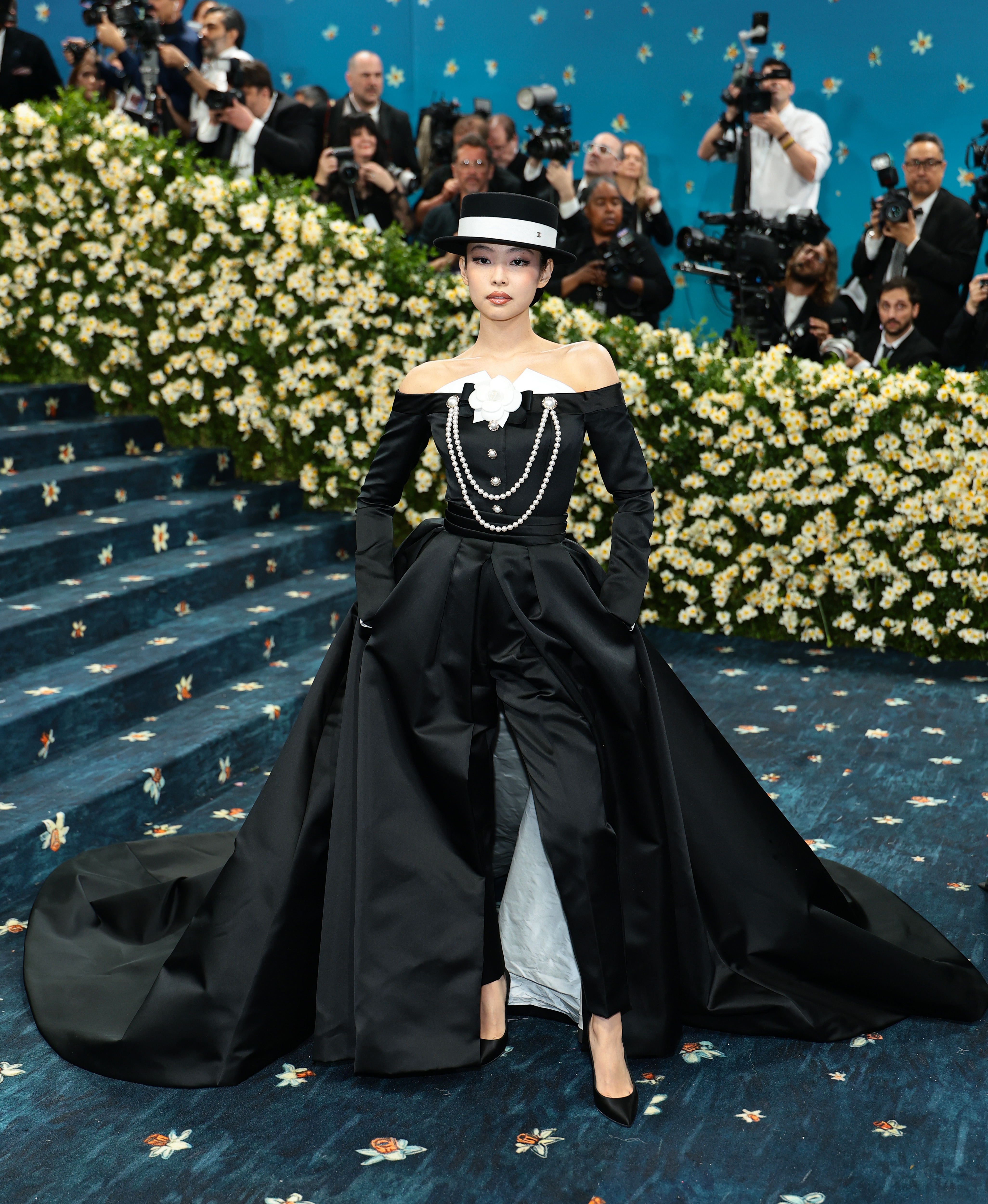 Jennie attends the 2025 Met Gala Celebrating "Superfine: Tailoring Black Style" at Metropolitan Museum of Art on May 05, 2025 in New York City. (Photo by Dimitrios Kambouris/Getty Images for The Met Museum/Vogue)