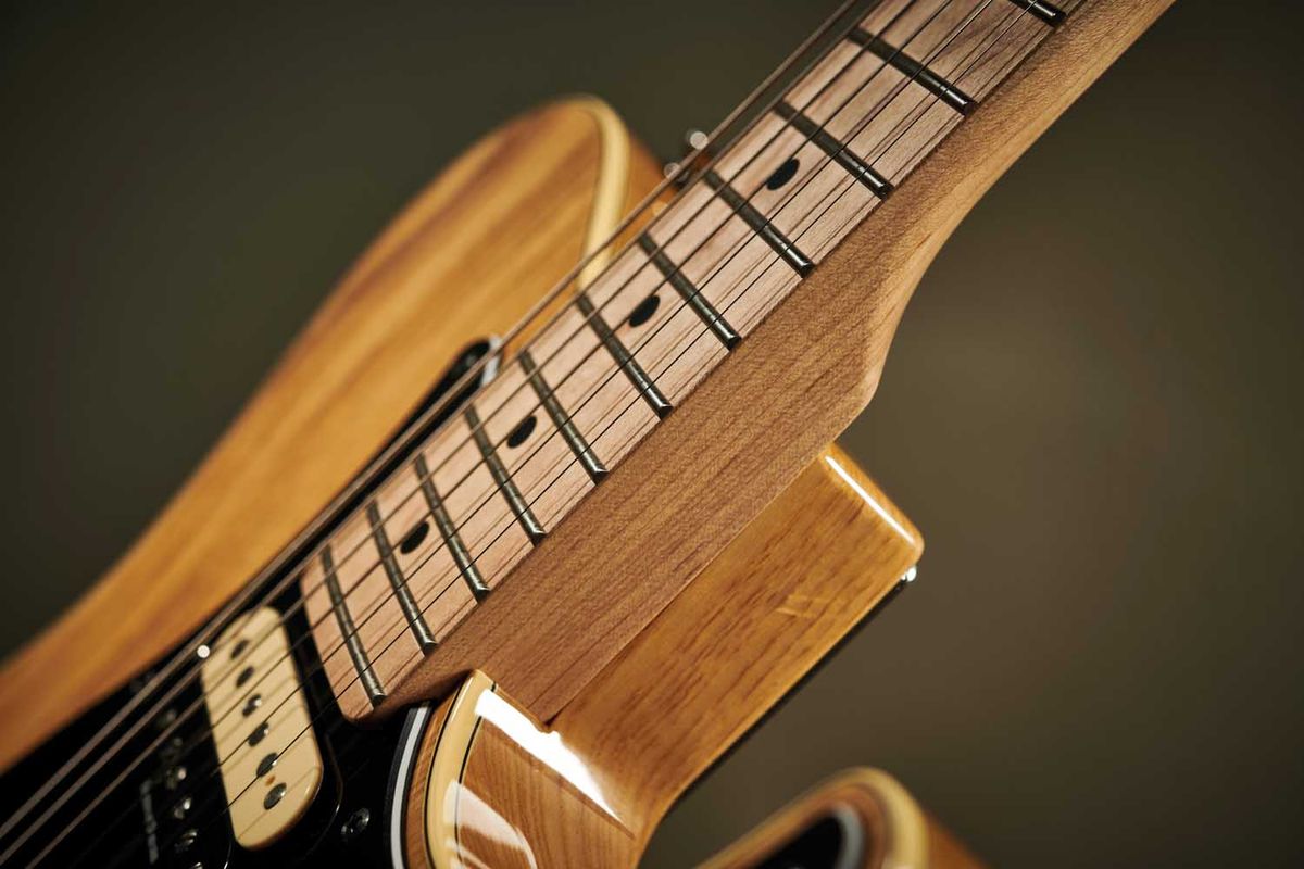 The 1611MS&rsquo;s 184mm fingerboard radius remains vintage-style &ndash; unlike the standard 350mm radius of the more Strat-inspired double-cutaway Pacifica.