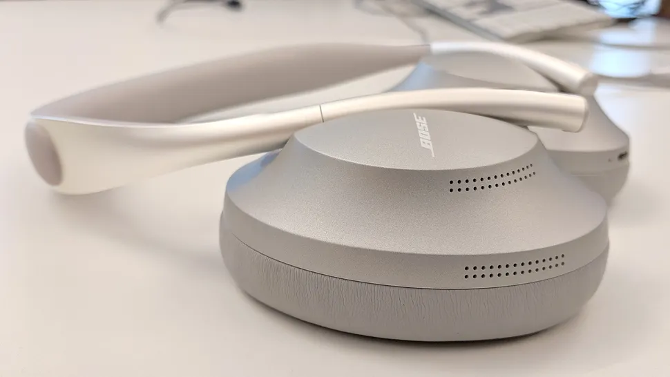 Bose Noise Cancelling Headphones 700 test