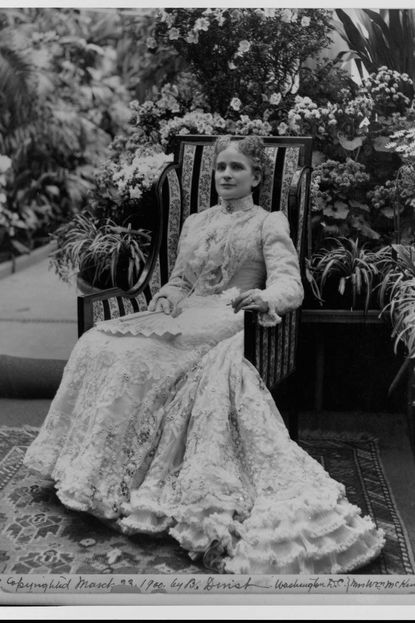 Ida Saxton McKinley, 1900