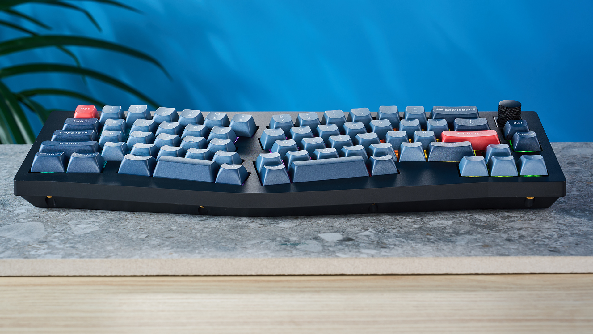 Foto der ergonomischen Tastatur Keychron V8 Max