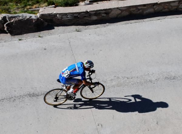 Santiago Botero (Colombia) slogs it out solo