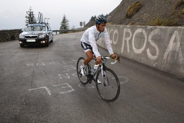 Contador takes a deep breath on the Zoncolan