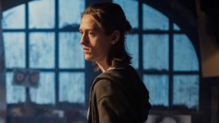 Percy Hynes White in Wednesday Season 1 turning to his left.