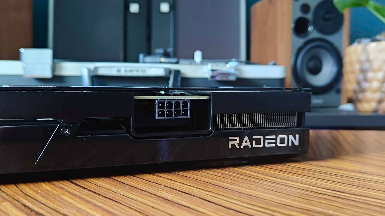 Close up of AMD Radeon RX 7600 power connector