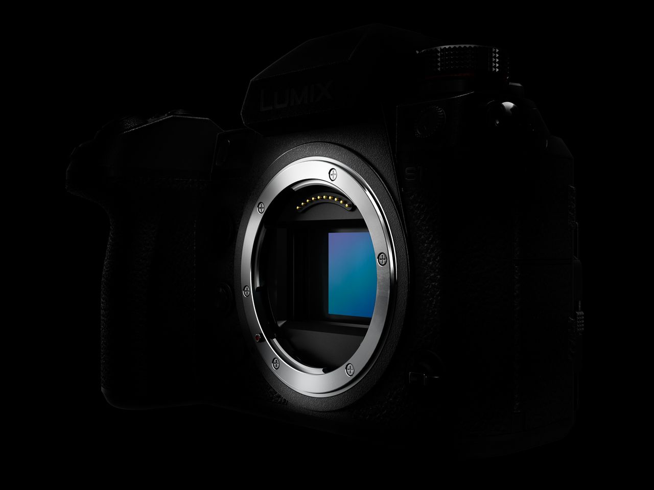 The L-Mount on the S1R body has a diameter of 51.6mm and a flange-back distance of 20mm. Image Credit: Panasonic