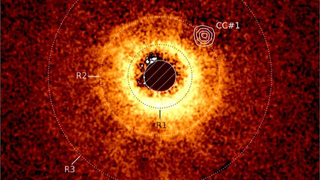 Image of the disk surrounding the star TWA 7 recorded using ESO’s Very Large Telescope’s SPHERE instrument. The image captured with JWST’s MIRI instrument is overlayed.