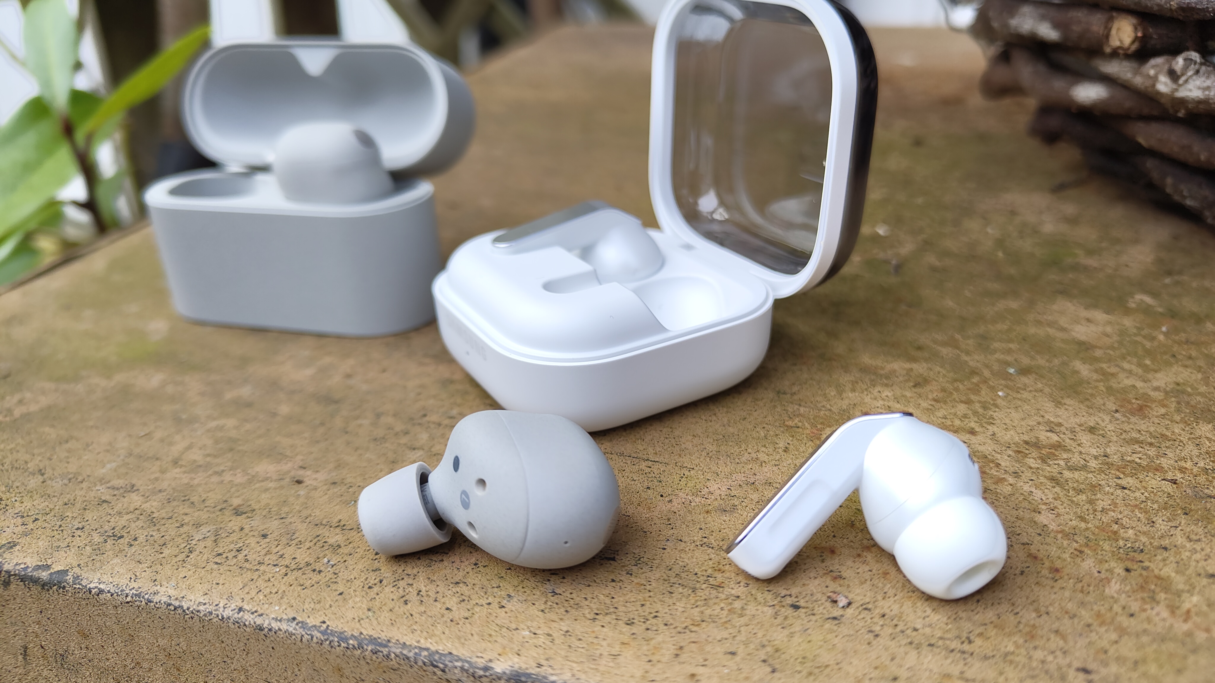 Sony WF-1000XM6 vs Samsung Galaxy Buds 4 Pro wireless earbuds