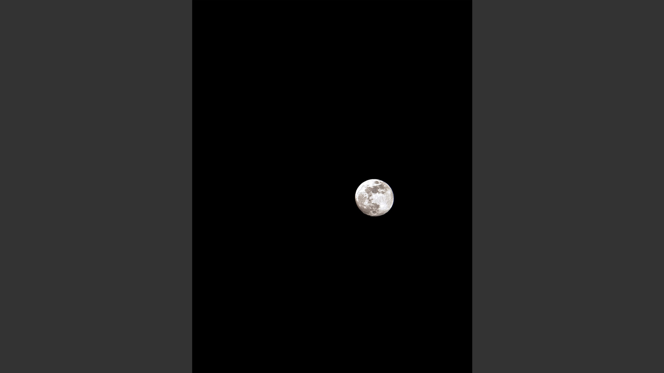 bulan purnama di langit