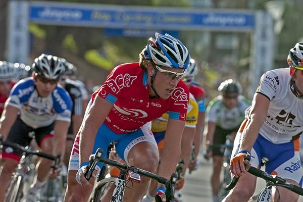 Koen de Kurt from the Netherlands is riding for the 02 Networks team during the series but will later resume duties with the Skil Shimano team overseas.