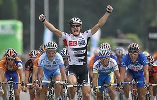 Matti Breschel (CSC-Saxo Bank) beats Alexandr Usov (AG2R) and Davide Vigano (Quick Step) to the line.