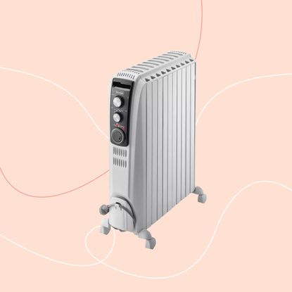 De'Longhi Dragon 4 oil-filled radiator on pink background