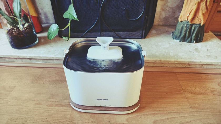 A white Petlibro Dockstream 2 water fountain