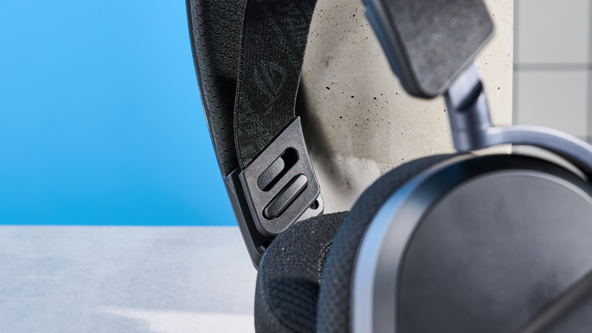 A black Asus ROG Pelta gaming headset with a detachable mic and RGB lighting
