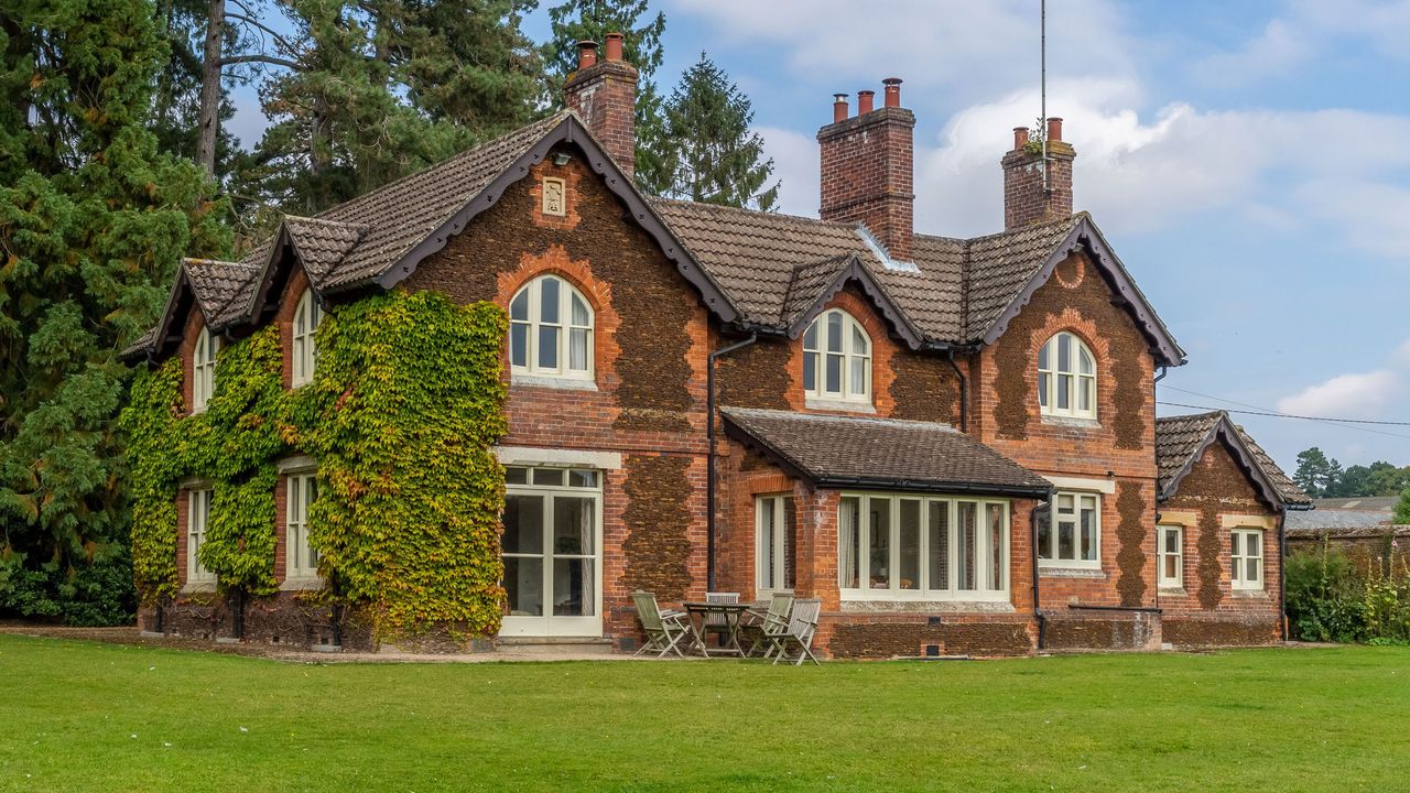 the queen&#039;s garden house in sandringham