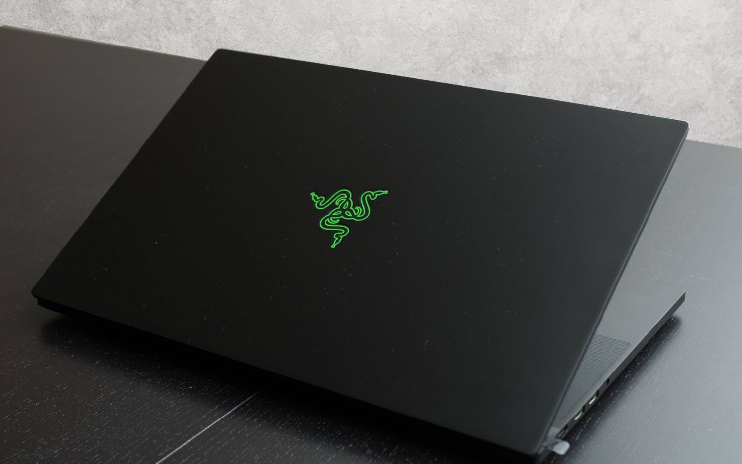 Razer Blade (15-inch) Review: Slim Bezels, Hot Temperatures