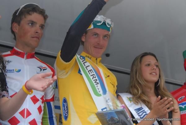 Kai Reus on the podium is the new leader of the race.
