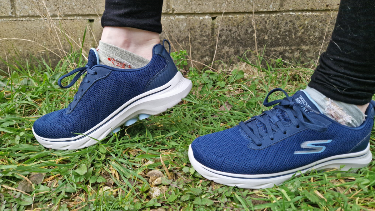 Best skechers for walking all day online