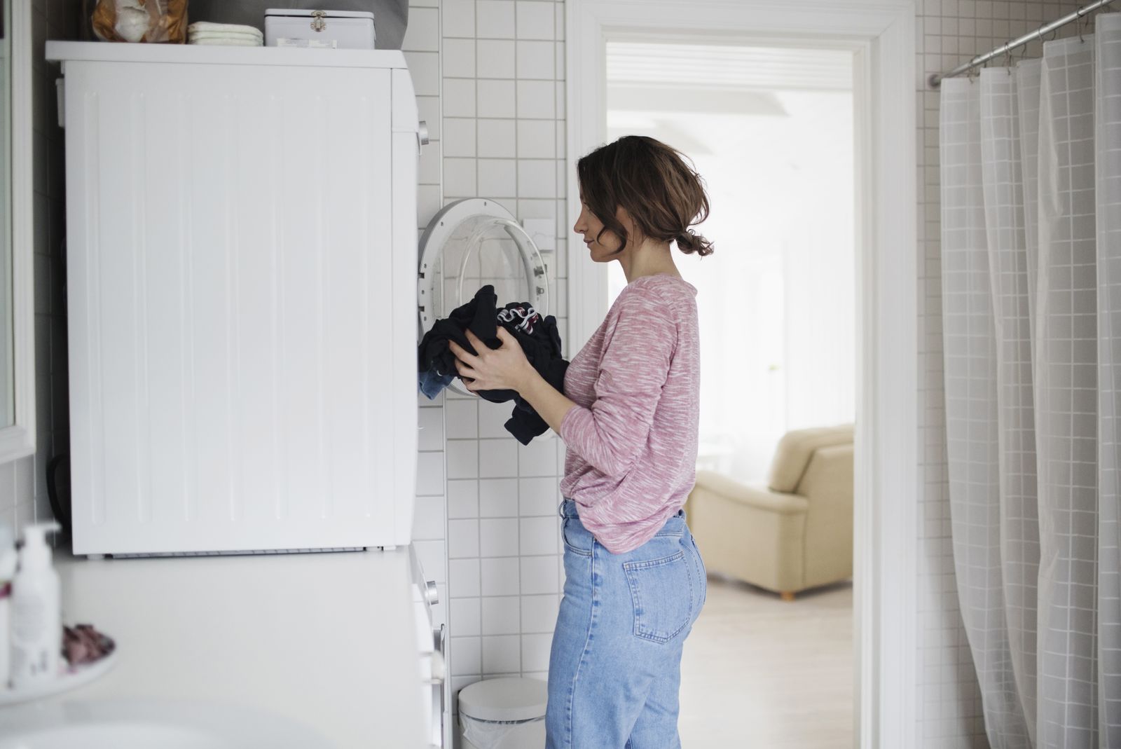 After washing. Стираю школьную форму. Школа для стирки. Woman washing clothes. Как часто стирать.