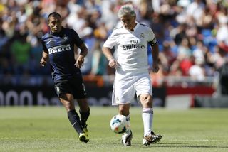 Santillana on the ball for Real Madrid in a Legends match against Inter in 2014.