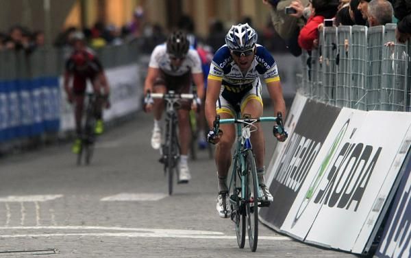 Johnny Hoogerland (Vacansoleil-DCM) crosses the finish line for 6th place.