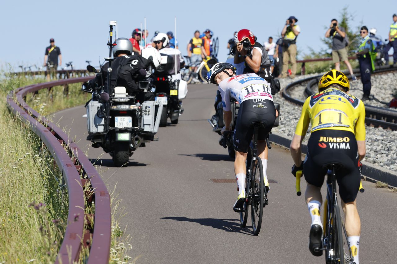 Tadej Pogačar distances Jonas Vingegaard on the Puy de Dôme