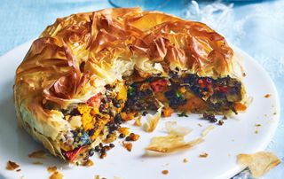 Vegetarian pie with filo pastry