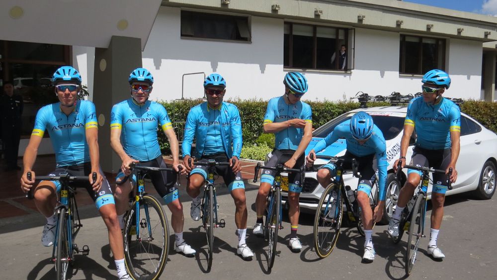 Jan Hirt, Nikita Stalnov, Davide Villella, Hernando Boh&oacute;rquez, Rodrigo Contreras and Miguel &Aacute;ngel L&oacute;pez get ready to train in Boyac&aacute;