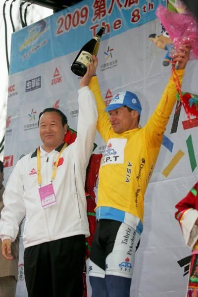 Always appreciative Andrey Mizurov (Tabriz) on the podium in yellow.