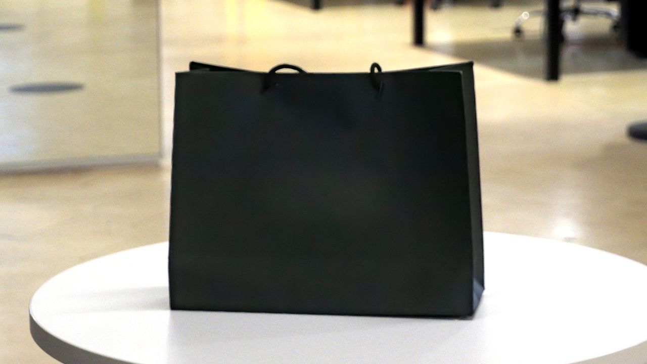 Samsung Galaxy S23 Ultra unboxing bag closed