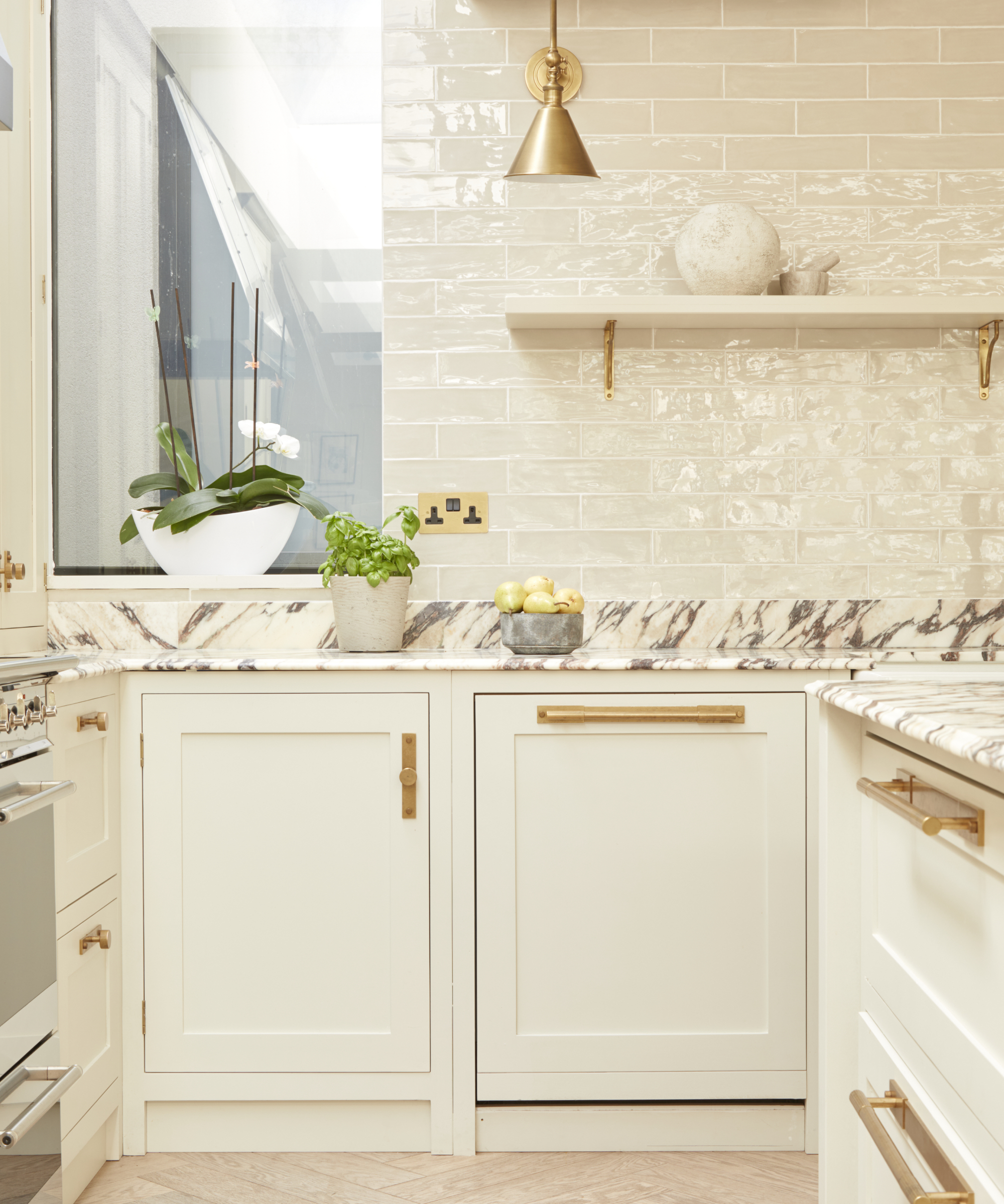 white kitchen units, marble effect worktop and upstand and glossy white tiles