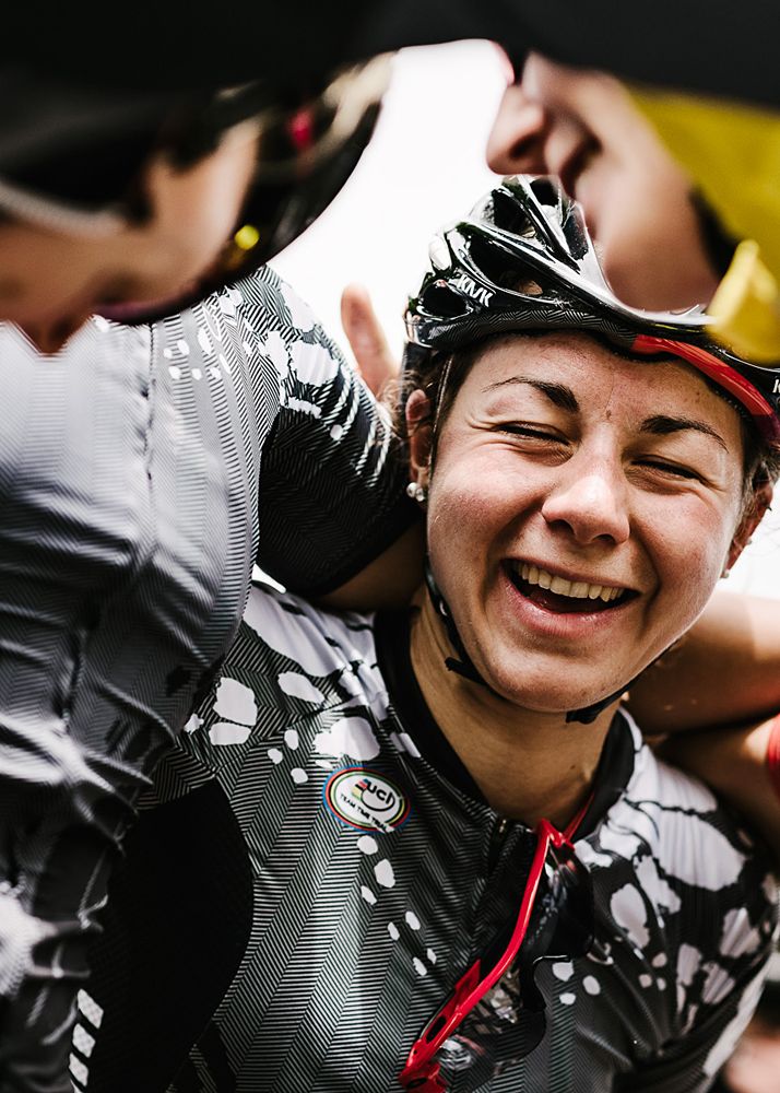 Velocio-SRAM team huddle - Elise Delzenne