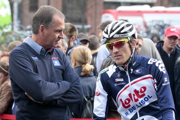 Lotto-Belisol director Marc Sargeant chats with Francis De Greef at the start.