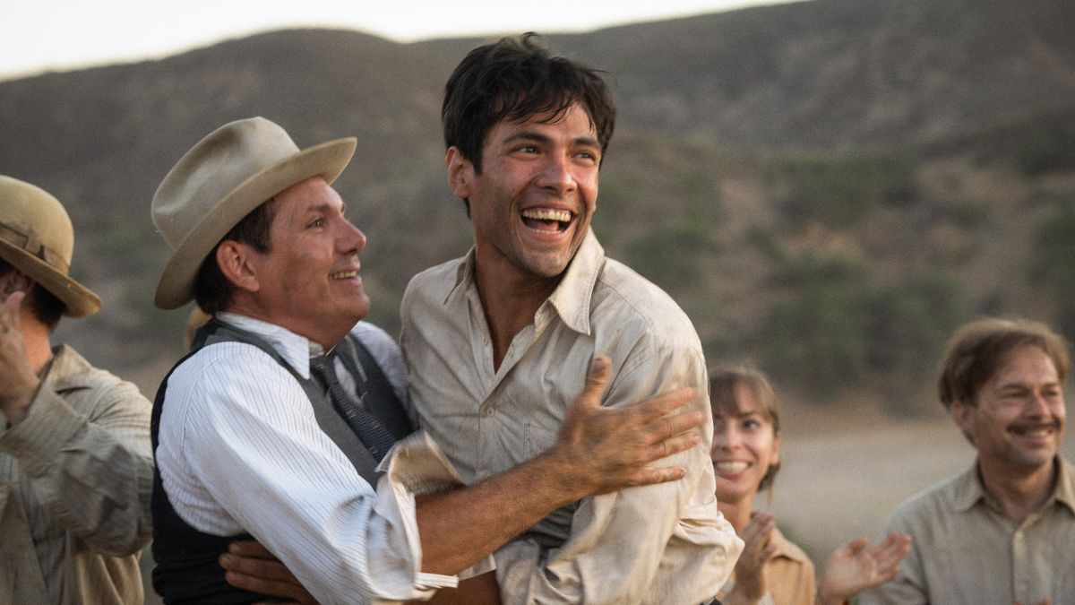 Lukas Haas and Diego Calva in Babylon
