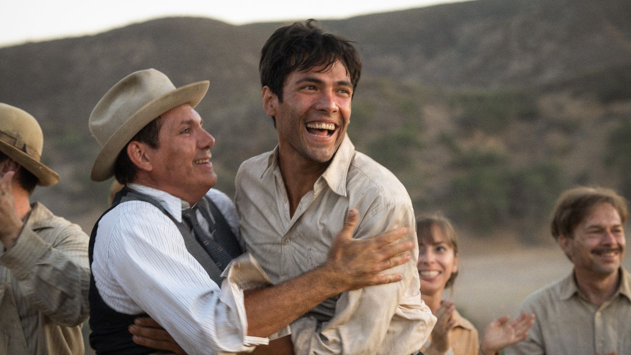 Lukas Haas and Diego Calva in Babylon