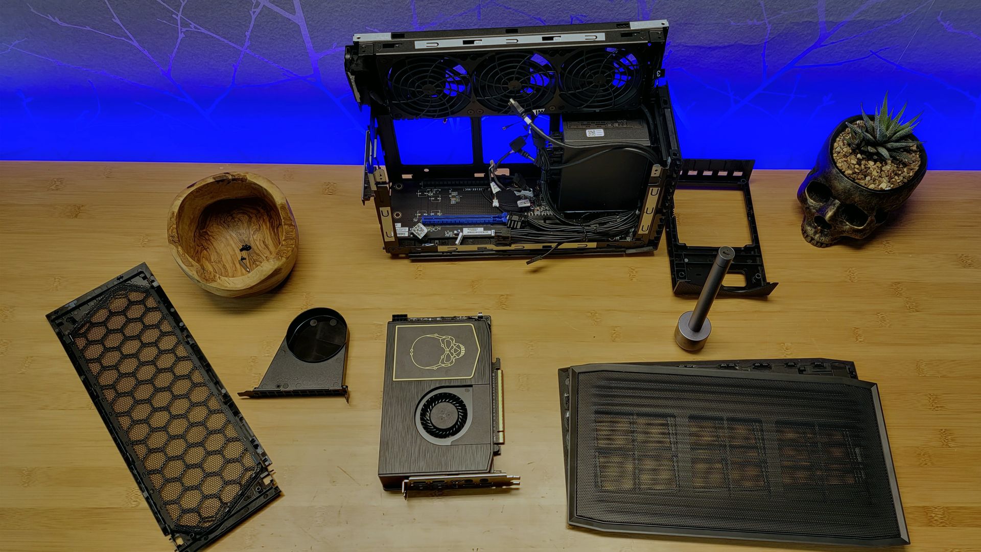 Hands On: Intel's NUC 12 Extreme 'Dragon Canyon' Kit Is Compact ...