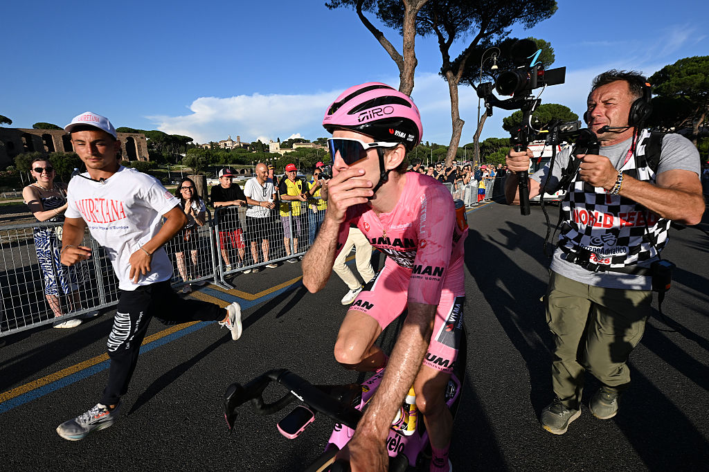 ROME ITALY JUNE 01 Final overall winner Simon Yates of Great Britain and Team Visma Lease a Bike Pink Leader Jersey celebrates after the 108th Giro dItalia 2025 Stage 21 a 1448km stage from Rome to Rome UCIWT on June 01 2025 in Rome Italy Photo by Tim de WaeleGetty Images