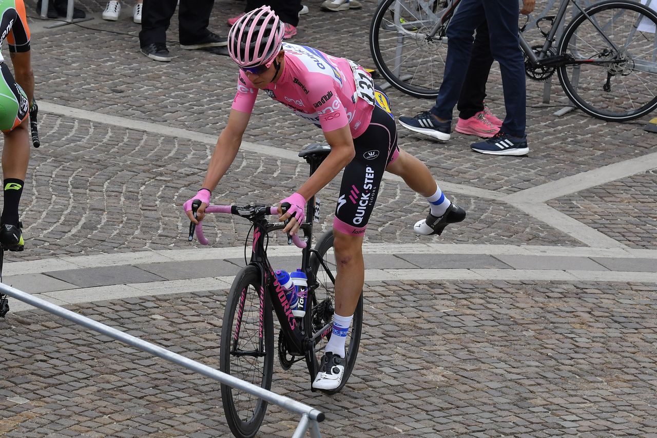 Bob Jungels (Quick-Step Floors) with a 'cross re-mount