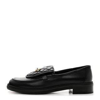 Chanel Lammleder 41 schwarze gesteppte CC Turnlock-Loafer