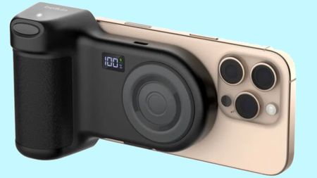 Belkin Stage Power Grip attached to iPhone