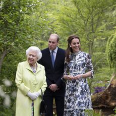 london, england may 20 queen elizabeth ii is shwon around back to nature by prince william and catherine, duchess of cambridge at the rhs chelsea flower show 2019 press day at chelsea flower show on may 20, 2019 in london, england photo by geoff pugh wpa poolgetty images