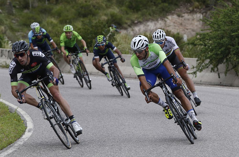 Fernando Gaviria (Etixx-Quickstep) wears the leader's jersey on stage 3