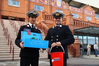 Two servicemen in uniform selling poppies for the Poppy Appeal