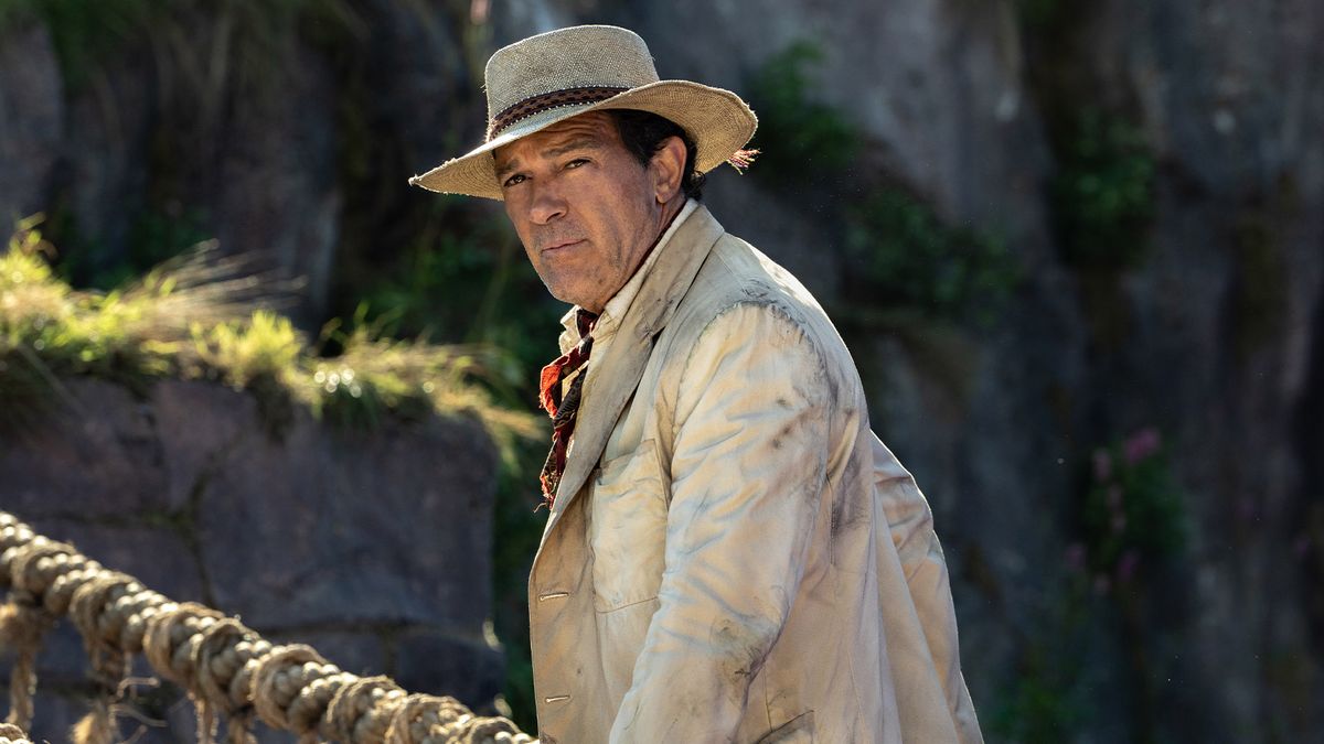 Antonio Banderas as Hunter Cabot in Paddington in Peru